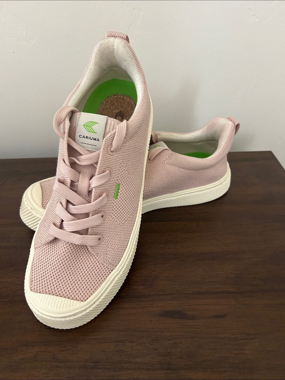 Cariuma IBI Low Rose Knit Sneakers Women’s Size8